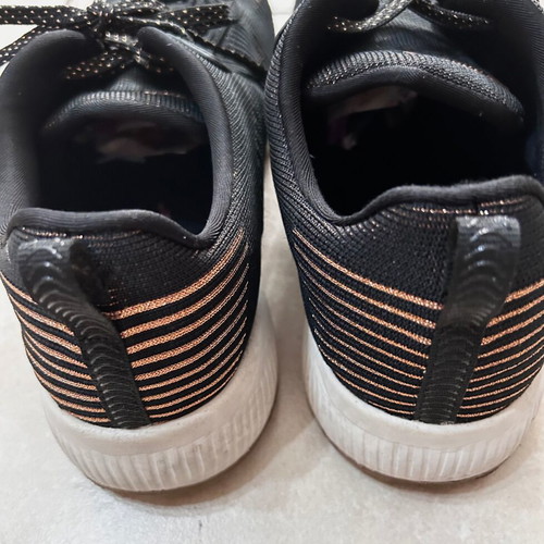 Skechers women's athletic shoes black-bronze like new, size 41