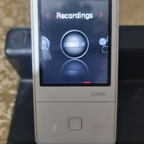 Mp3 player 8GB with built-in speaker and micro SD slot