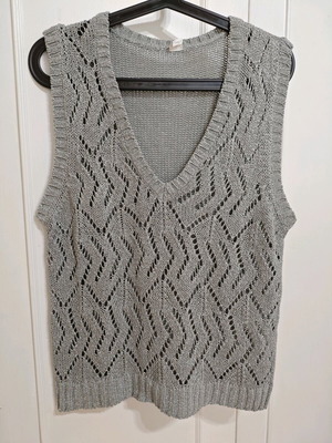Knitted vest like new with silver fibers, size S