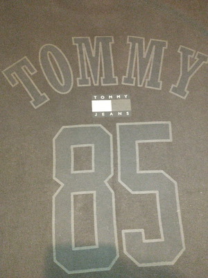 Tommy Hilfiger t-shirt new, size small oversized