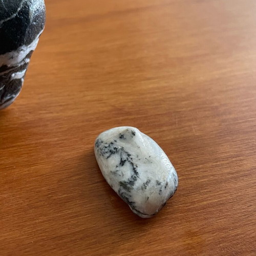 Set of 3 natural stones with quartz veins new