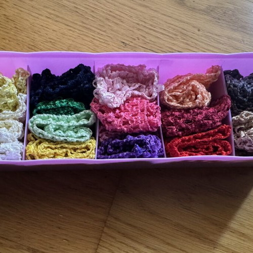 Hair Bands set of 18 for children with storage case like new, multicolor