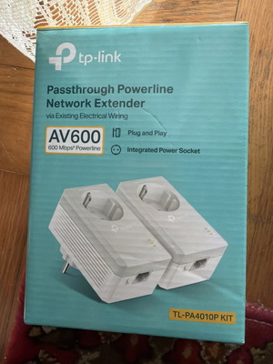 TP-LINK TL-PA4010P KIT AV600 powerline network extender