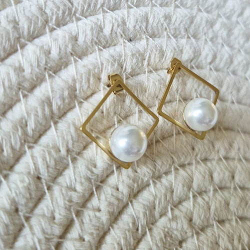 Steel earrings with pearls new, white and gold tone