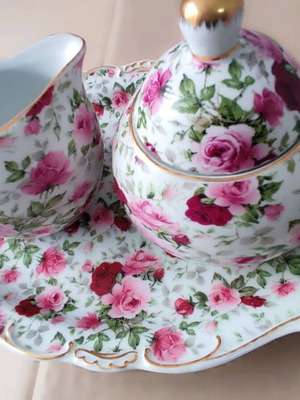 Porcelain and gold serving set with floral design new