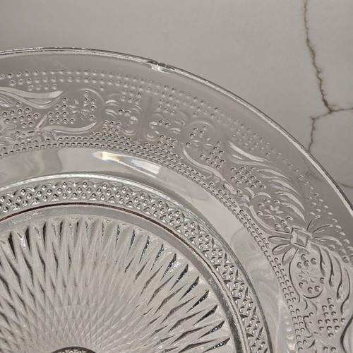 Vintage plates set of 6, one with small defect