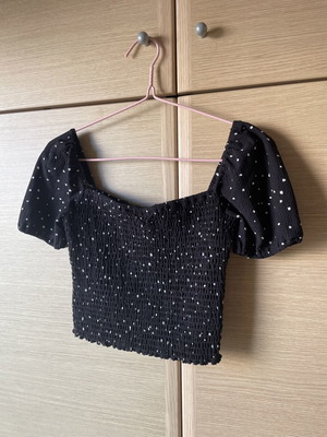 Crop top Stradivarius size M like new, black with white dots