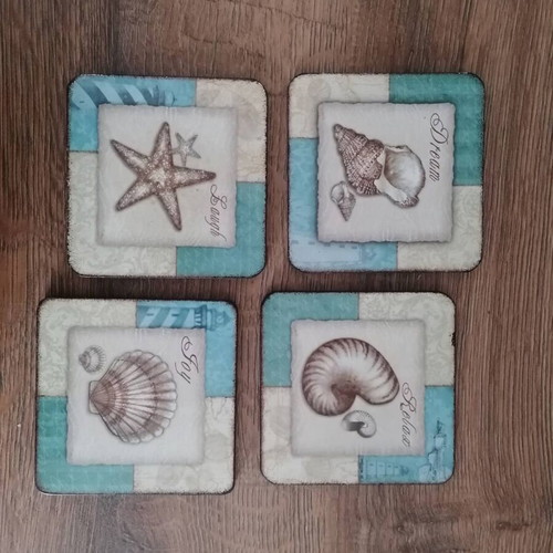 4 summer coasters with shell design