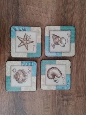 4 summer coasters with shell design