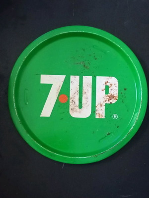 7 UP metal advertising tray used, 32 cm diameter