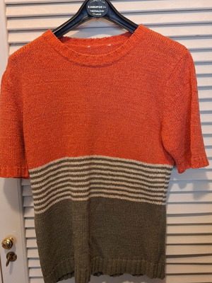 Knitted coral short-sleeve shirt like new, size M