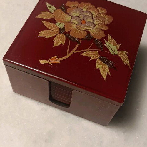 Japanese box with coasters like new, set of 6, red and gold