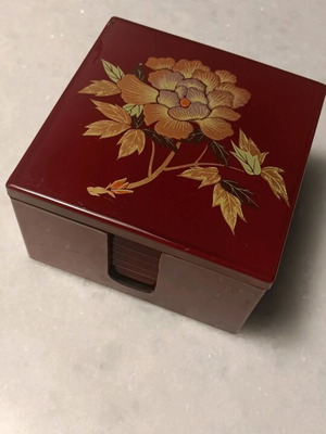 Japanese box with coasters like new, set of 6, red and gold