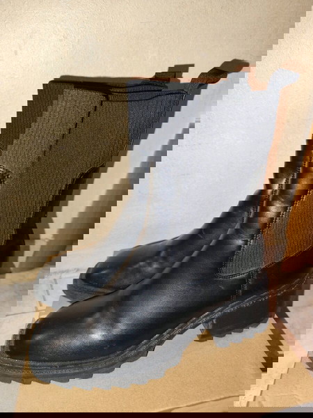 μποτάκια με τακούνι μαυρα