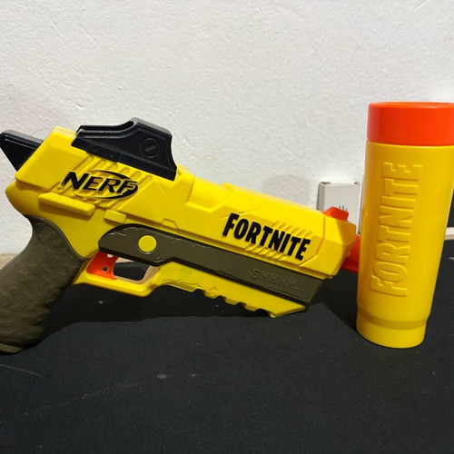 Nerf toy gun like new with bonus plastic darts