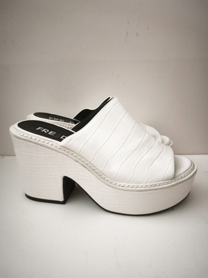 White platform clogs size 41 like new, high quality