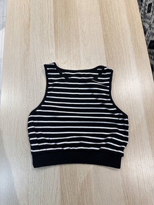 Shein sleeveless crop top, small, black and white