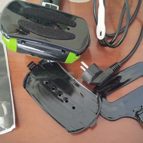 V Cloud Steamer steam iron like new, powerful steam technology