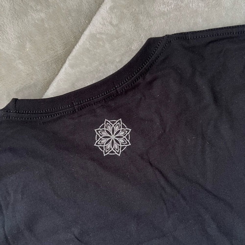 Mandala clothing black t shirt with print like new