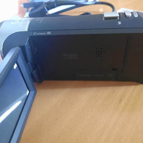 Sony HDR CX24E camera like new with Zeiss lens and 32GB memory card