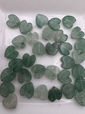 Green quartz heart beads like new, 6 mm