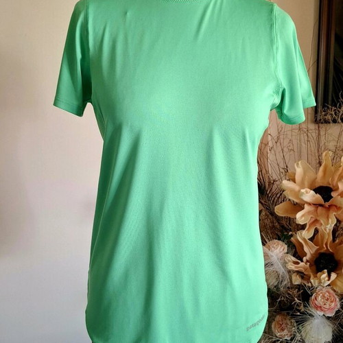 Patagonia athletic shirt like new, green, size S