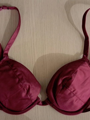 Gossard 80A bra burgundy like new with satin fabric