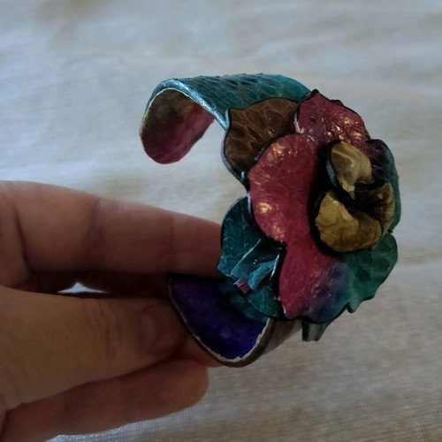 Bracelet with large flower like new