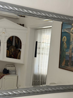 Καθρέφτης τοίχου με ασημένια κορνίζα