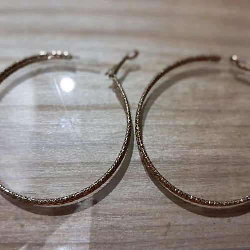 Foh gold hoop earrings like new