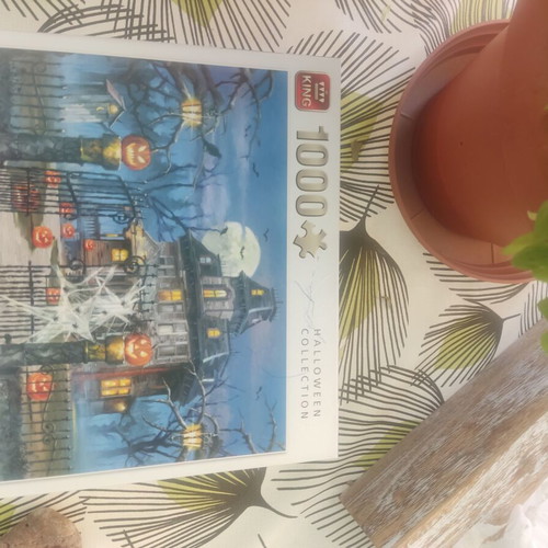 Puzzle used 1000 pieces