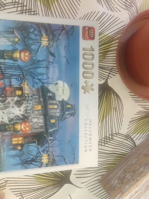Puzzle used 1000 pieces