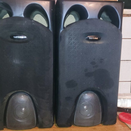 Philips floor speakers, 41.5 cm height, 21.5 cm width each