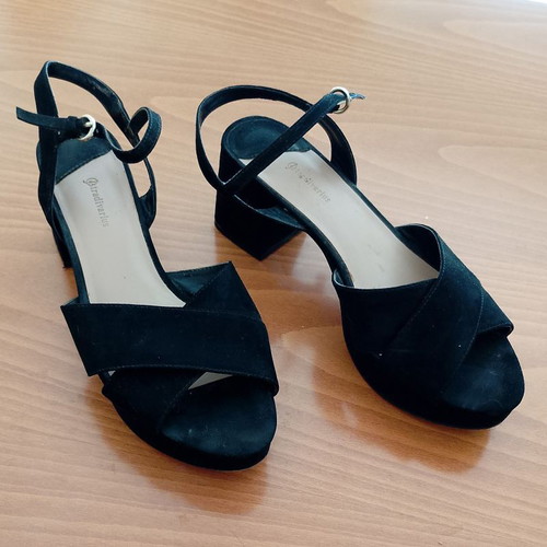 Stradivarius sandals used, black size 38 with thick heel