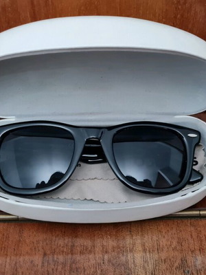 Cavalieri unisex sunglasses new with case