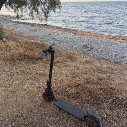 Xiaomi Electric Scooter 4 Lite used with new tires, helmet and lock