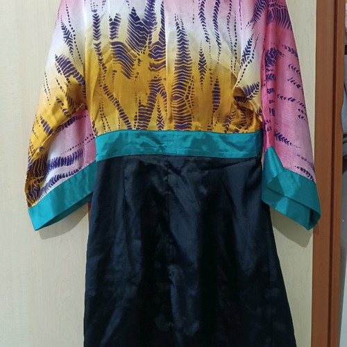 Jennifer Lopez dress Chinese style used with bust opening