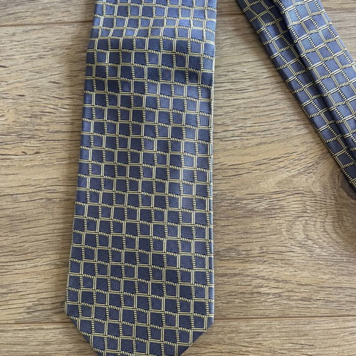 Hermes silk tie like new with geometric basketweave pattern in blue and yellow