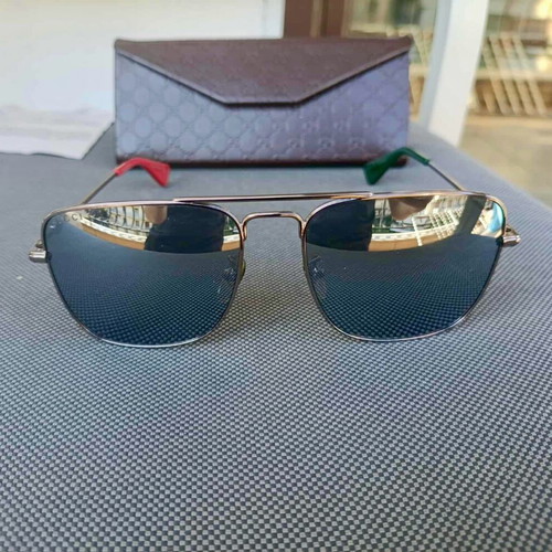 Gucci sunglasses like new, silver mirror lenses with green and red details