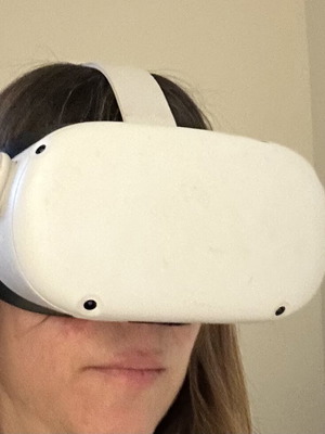 Meta Quest 2 VR headset like new with 2 controllers