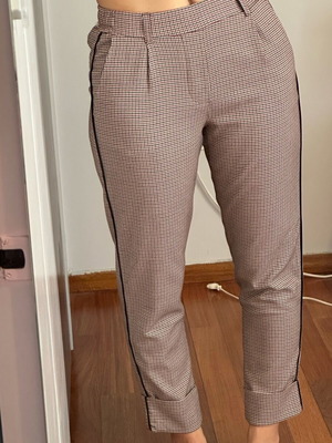 Παντελόνι καρό Bershka σε πολύ καλή κατάσταση, μέγεθος S