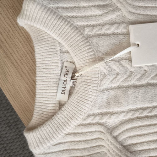 Pullover size S-M new with tag, off-white color
