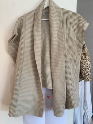 Massimo Dutti knitted vest like new, beige, size L
