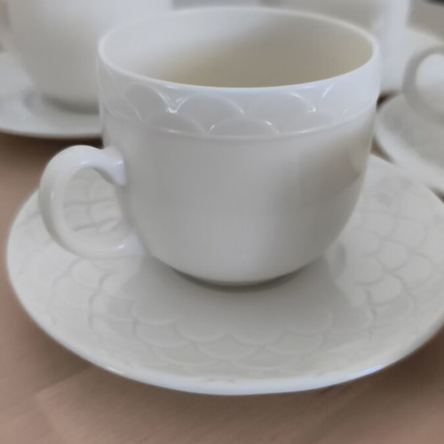 Coffee or tea cups vintage style set of 5, like new