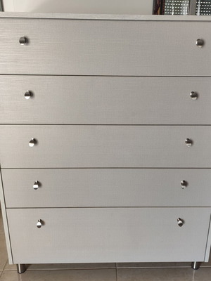Wooden bedroom chest of drawers 5 drawers white/grey like new