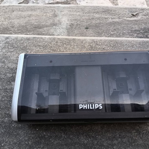 Philips Universal Battery Charger SCB2100NB like new
