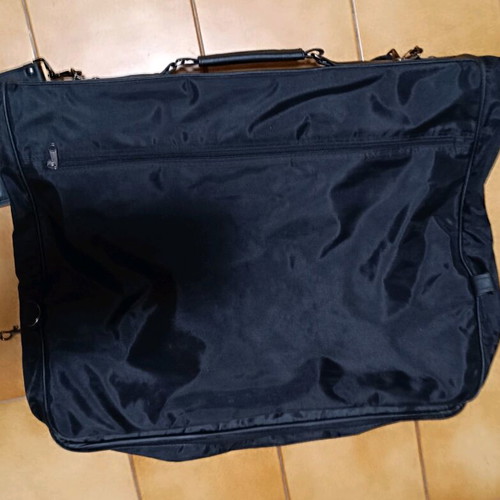 Suit bag like new, black, with zippers and detachable hanger