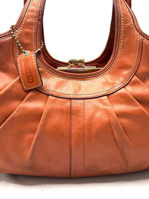 Coach оранжева кожена чанта за рамо употребявана