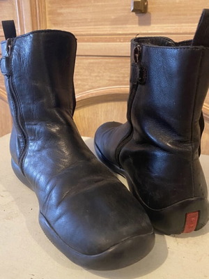 Prada kids boots used, black, size 33
