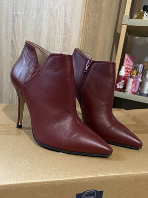 Leather ankle boots used with heel, red, size 37